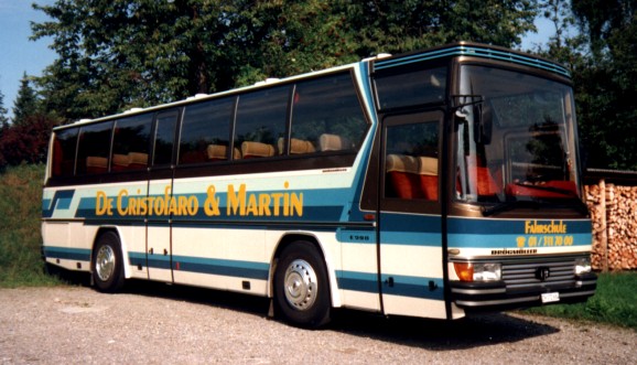 Mercedes Bus 1990.jpg